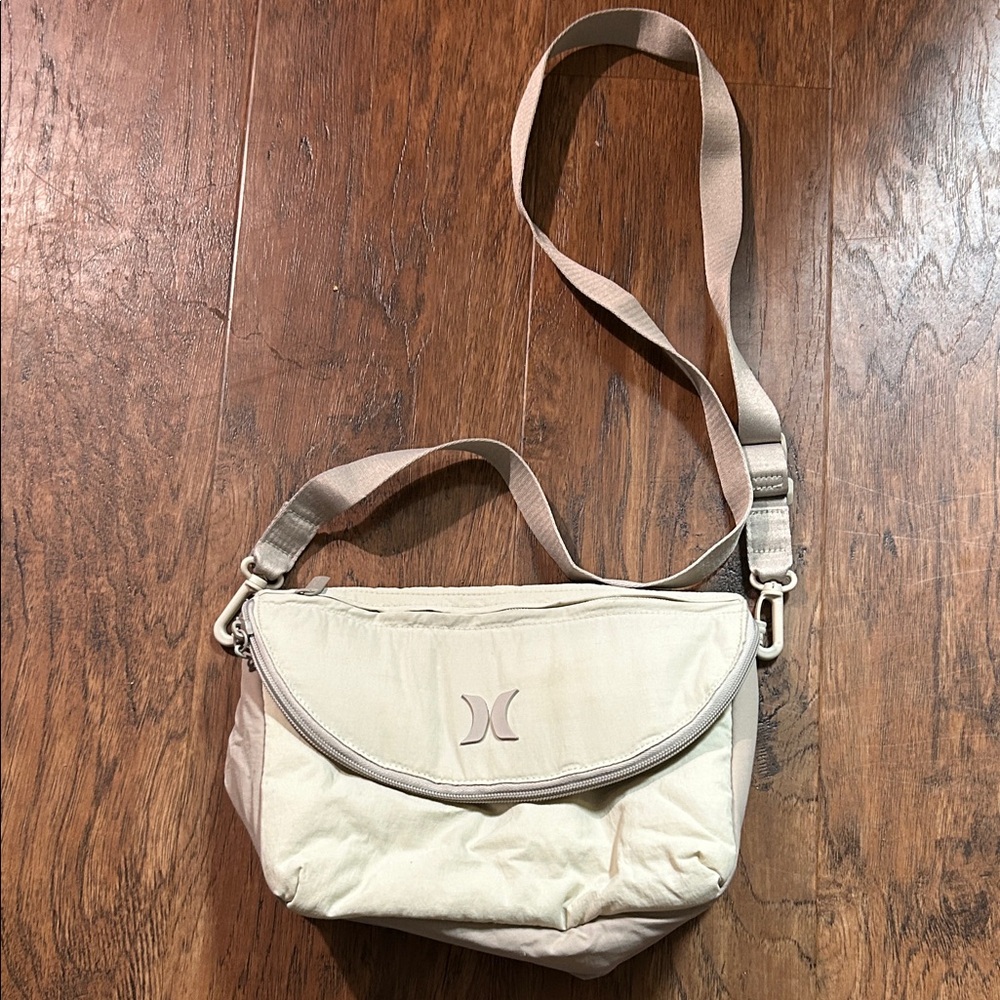 Cream toiletry Bag Hurley